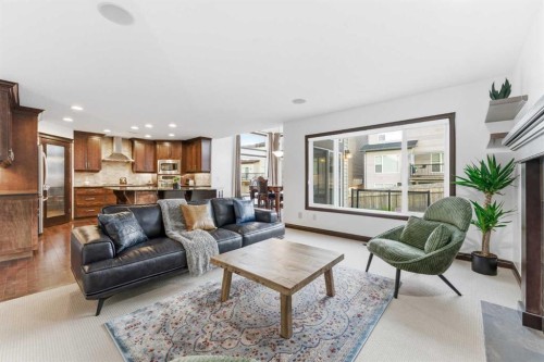 225 Panamount Road, Calgary, AB - Indoor Photo Showing Living Room