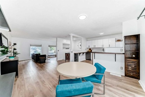 3240 Dovercliffe Road Se, Calgary, AB - Indoor