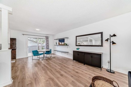 3240 Dovercliffe Road Se, Calgary, AB - Indoor Photo Showing Living Room