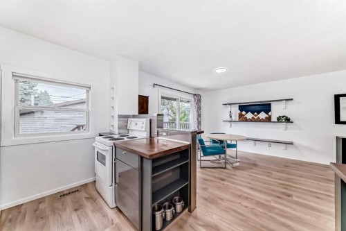 3240 Dovercliffe Road Se, Calgary, AB - Indoor