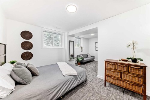 3240 Dovercliffe Road Se, Calgary, AB - Indoor Photo Showing Bedroom