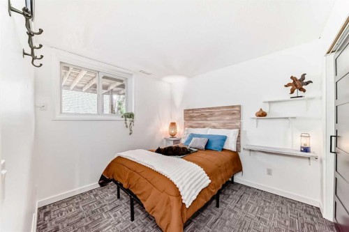 3240 Dovercliffe Road Se, Calgary, AB - Indoor Photo Showing Bedroom