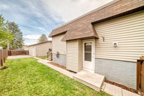 3240 Dovercliffe Road Se, Calgary, AB - Outdoor With Exterior