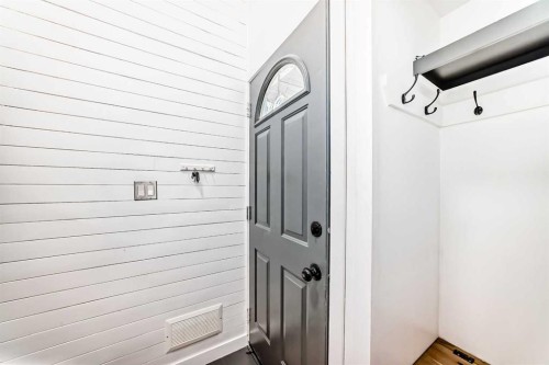 3240 Dovercliffe Road Se, Calgary, AB - Indoor Photo Showing Other Room