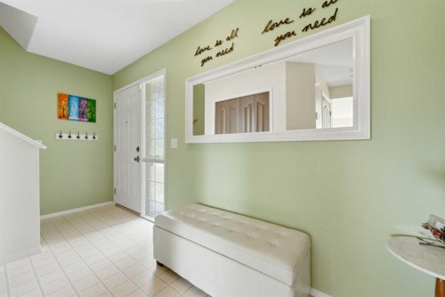 46 Somerside Place Sw, Calgary, AB - Indoor Photo Showing Other Room