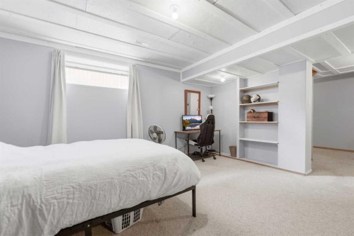 46 Somerside Place Sw, Calgary, AB - Indoor Photo Showing Bedroom