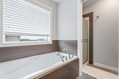 597 Muirfield Crescent, Lyalta, AB 