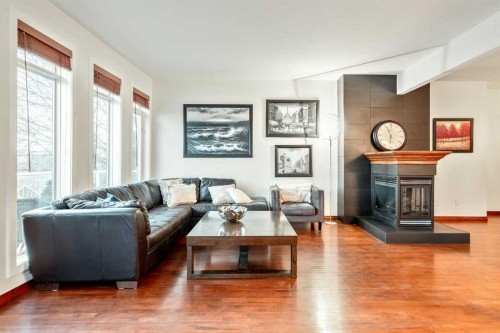 212 12A Street Ne, Calgary, AB 