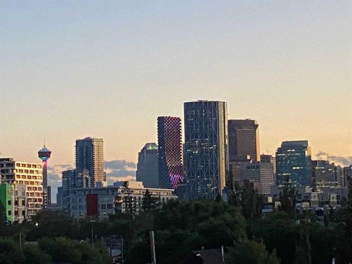 212 12A Street Ne, Calgary, AB 
