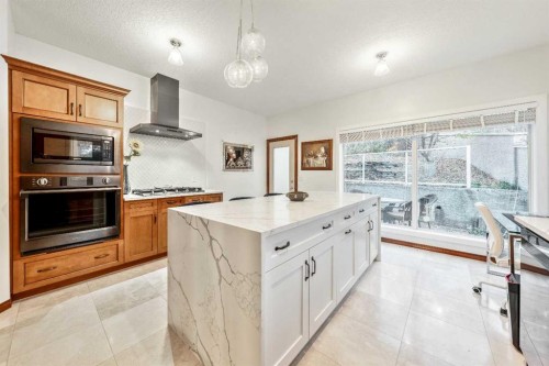 212 12A Street Ne, Calgary, AB 