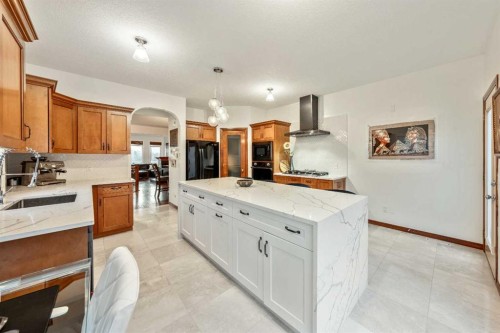 212 12A Street Ne, Calgary, AB 