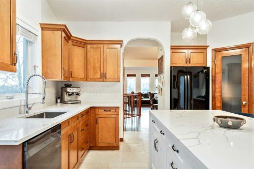 212 12A Street Ne, Calgary, AB 