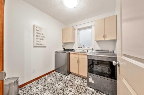 212 12A Street Ne, Calgary, AB 