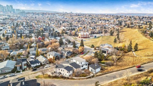 212 12A Street Ne, Calgary, AB 