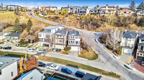 212 12A Street Ne, Calgary, AB 