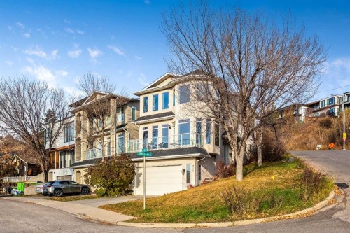 212 12A Street Ne, Calgary, AB 