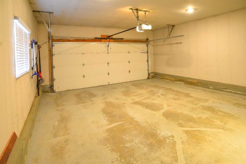 393 Hawktree Circle Nw, Calgary, AB - Indoor Photo Showing Garage