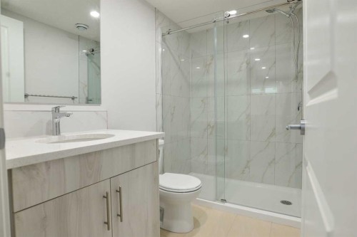 393 Hawktree Circle Nw, Calgary, AB - Indoor Photo Showing Bathroom