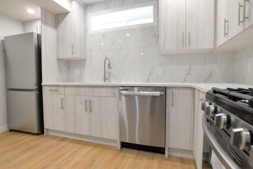 393 Hawktree Circle Nw, Calgary, AB - Indoor Photo Showing Kitchen