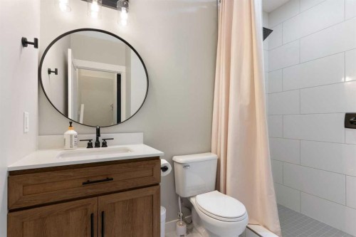193 River Heights Drive, Cochrane, AB - Indoor Photo Showing Bathroom