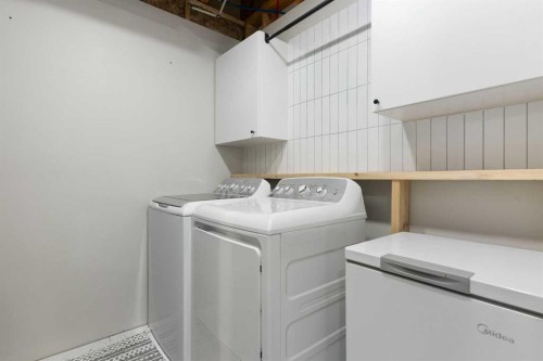 193 River Heights Drive, Cochrane, AB - Indoor Photo Showing Laundry Room