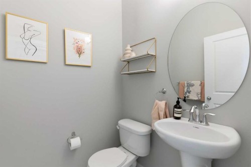 193 River Heights Drive, Cochrane, AB - Indoor Photo Showing Bathroom