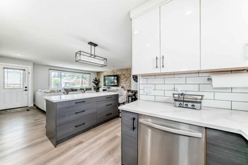 12 Rundleson Way Ne, Calgary, AB - Indoor Photo Showing Kitchen With Upgraded Kitchen