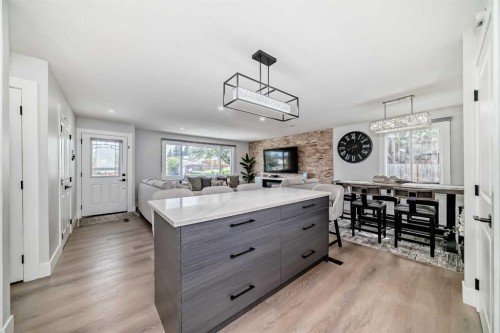 12 Rundleson Way Ne, Calgary, AB - Indoor Photo Showing Other Room