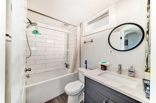 12 Rundleson Way Ne, Calgary, AB - Indoor Photo Showing Bathroom