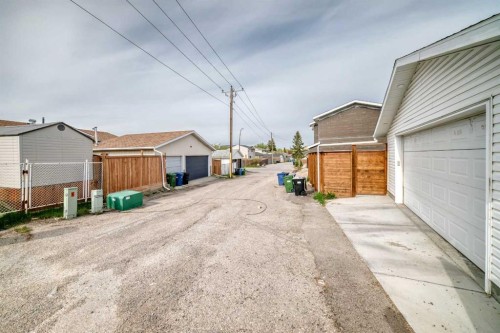 12 Rundleson Way Ne, Calgary, AB - Outdoor With Exterior