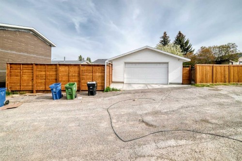12 Rundleson Way Ne, Calgary, AB - Outdoor