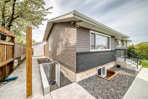 12 Rundleson Way Ne, Calgary, AB - Outdoor With Exterior
