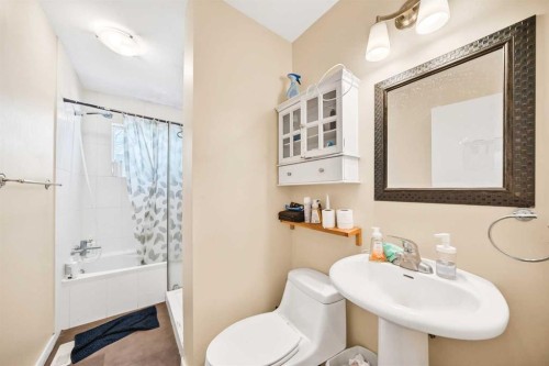 5051 Vantage Crescent Nw, Calgary, AB - Indoor Photo Showing Bathroom