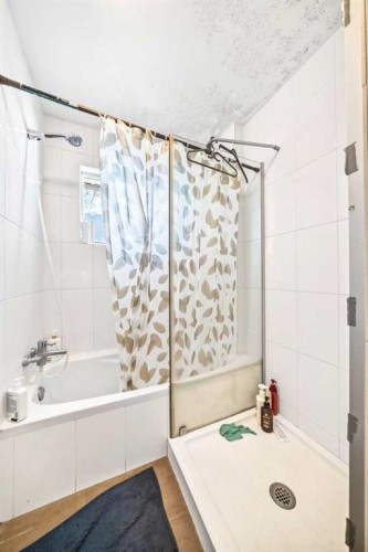 5051 Vantage Crescent Nw, Calgary, AB - Indoor Photo Showing Bathroom