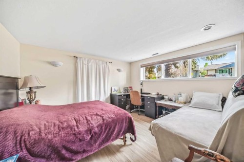 5051 Vantage Crescent Nw, Calgary, AB - Indoor Photo Showing Bedroom