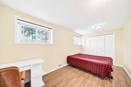 5051 Vantage Crescent Nw, Calgary, AB - Indoor Photo Showing Bedroom
