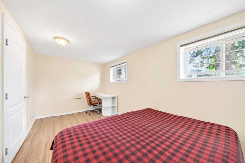 5051 Vantage Crescent Nw, Calgary, AB - Indoor Photo Showing Bedroom