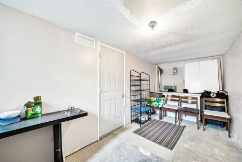 5051 Vantage Crescent Nw, Calgary, AB - Indoor