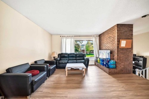 5051 Vantage Crescent Nw, Calgary, AB - Indoor Photo Showing Living Room