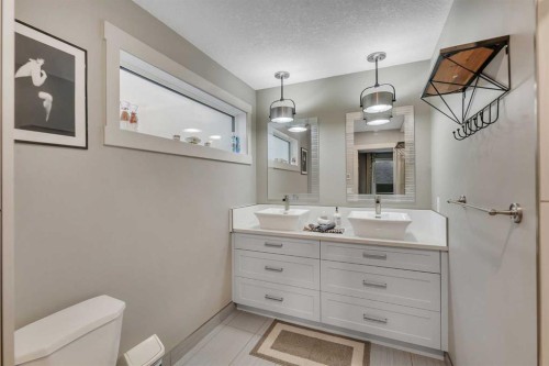 760 West Chestermere Drive, Chestermere, AB - Indoor Photo Showing Bathroom