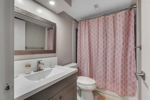 760 West Chestermere Drive, Chestermere, AB - Indoor Photo Showing Bathroom