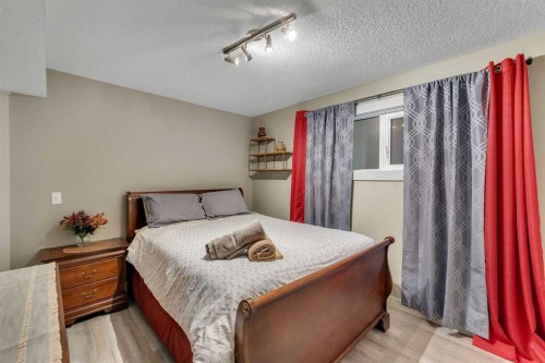 760 West Chestermere Drive, Chestermere, AB - Indoor Photo Showing Bedroom