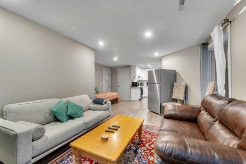 760 West Chestermere Drive, Chestermere, AB - Indoor Photo Showing Living Room