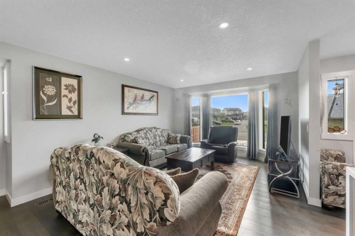 760 West Chestermere Drive, Chestermere, AB - Indoor Photo Showing Living Room