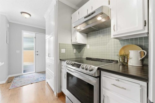 4-106 Grier Terrace Ne, Calgary, AB - Indoor Photo Showing Kitchen
