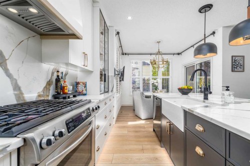 77 Everbrook Drive Sw, Calgary, AB - Indoor Photo Showing Kitchen With Upgraded Kitchen