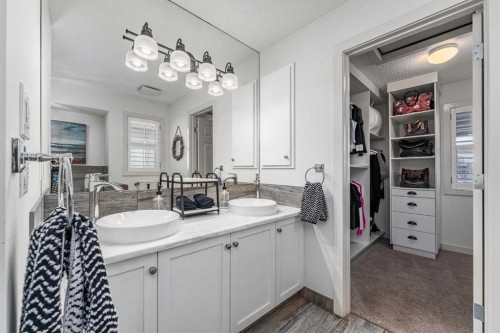 77 Everbrook Drive Sw, Calgary, AB - Indoor Photo Showing Bathroom