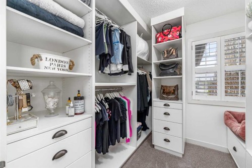 77 Everbrook Drive Sw, Calgary, AB - Indoor With Storage