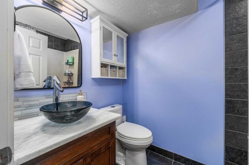77 Everbrook Drive Sw, Calgary, AB - Indoor Photo Showing Bathroom