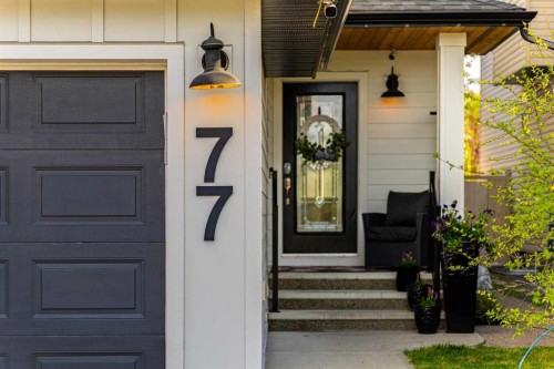 77 Everbrook Drive Sw, Calgary, AB - Outdoor With Exterior